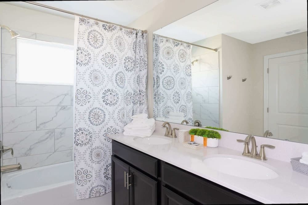 Glow House - Image 20