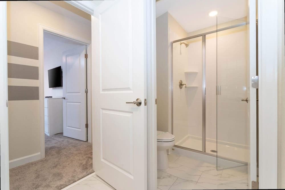 Glow House - Image 27