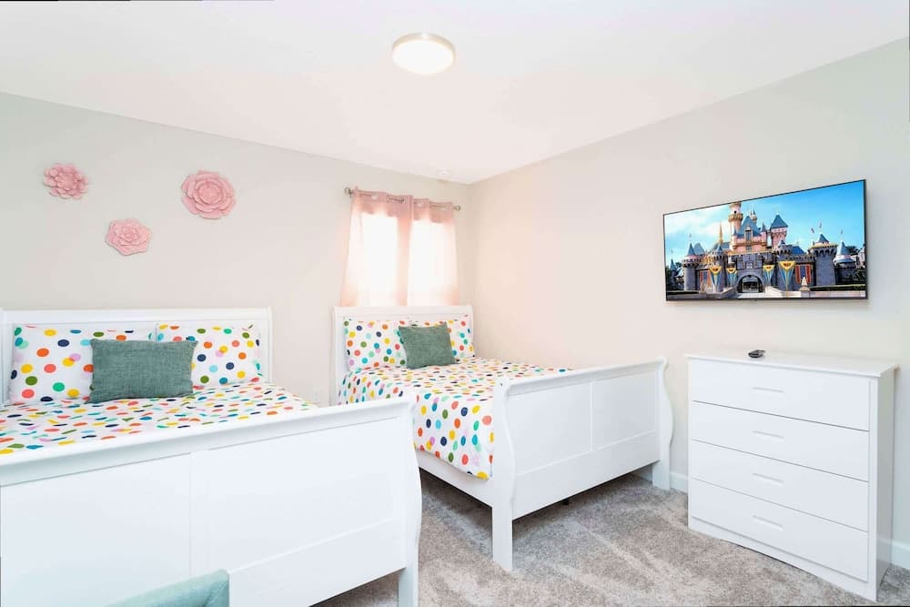 Glow House - Image 30