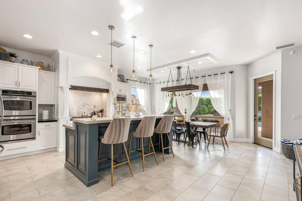 Summer Resort Style Living - Image 5