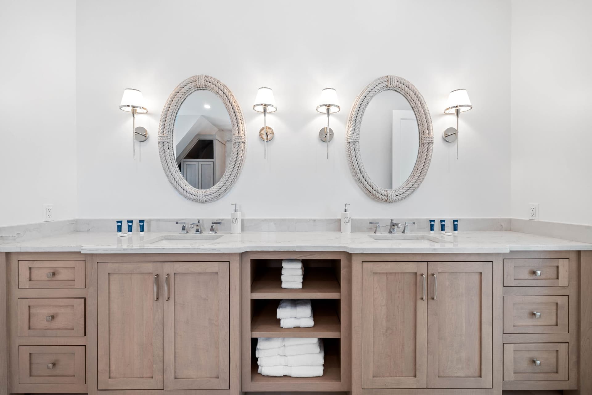 Summer Villa - Image 35