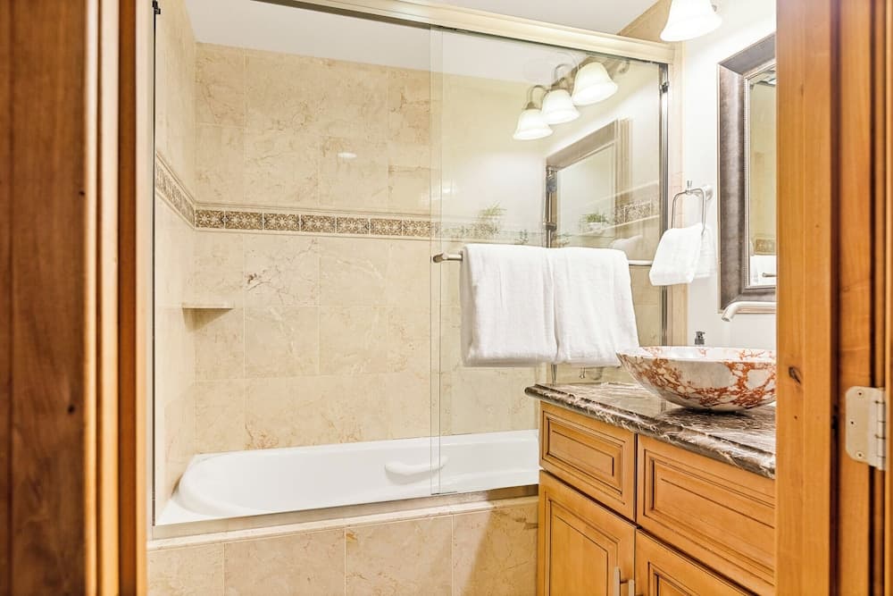 Summit Pine Lodge - Image 39