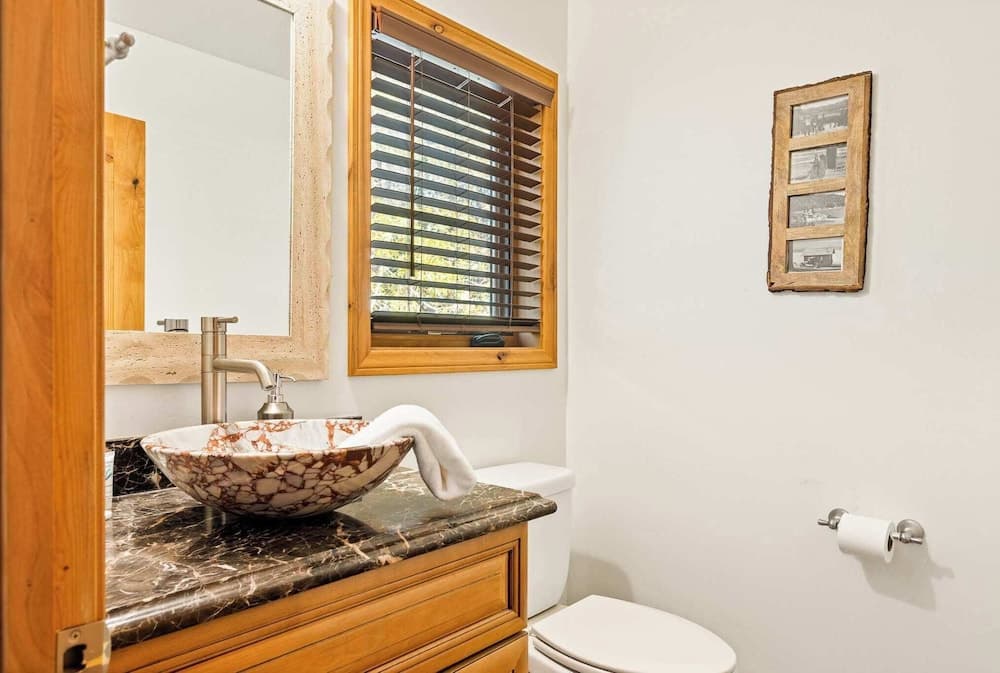 Summit Pine Lodge - Image 40