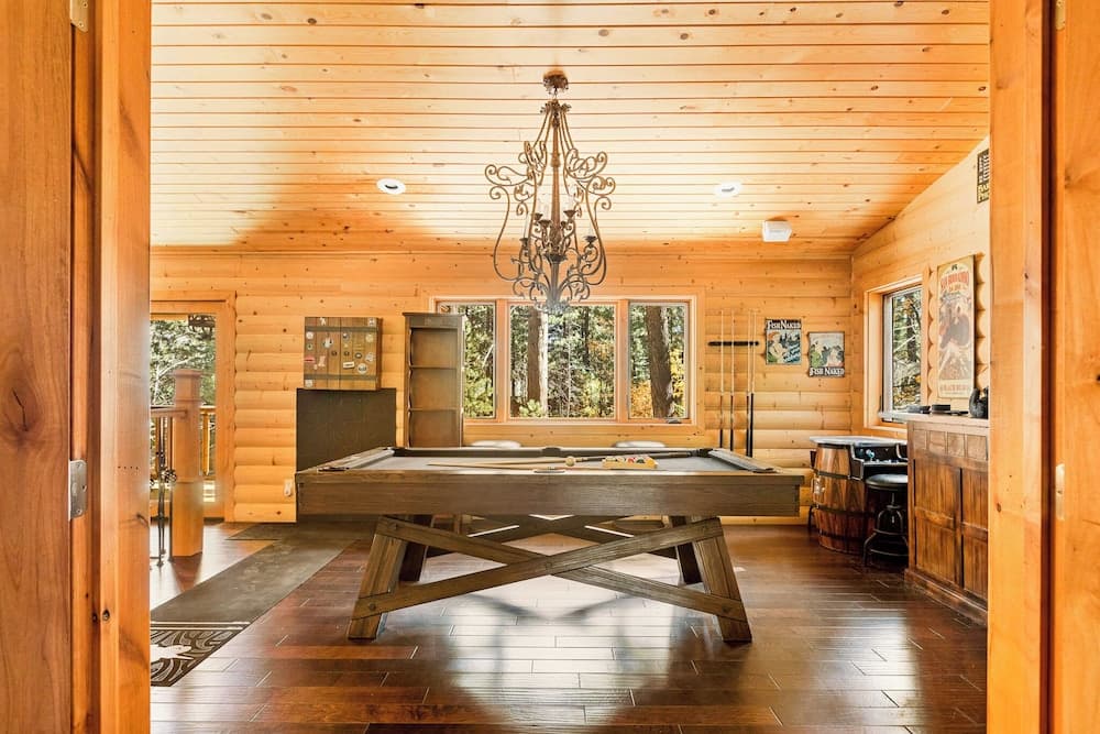 Summit Pine Lodge - Image 9