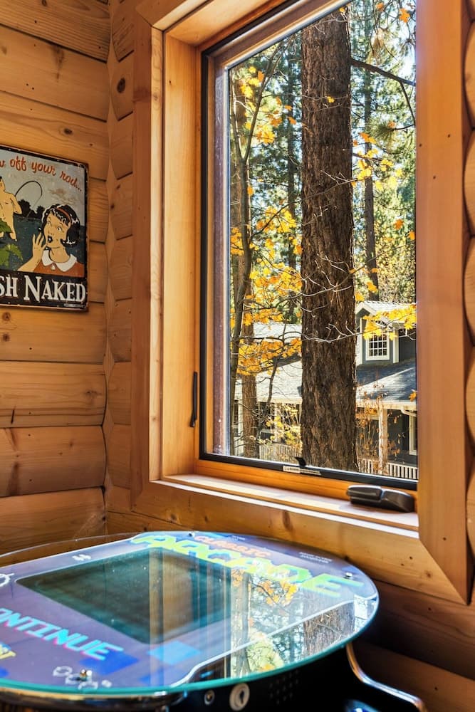 Summit Pine Lodge - Image 11