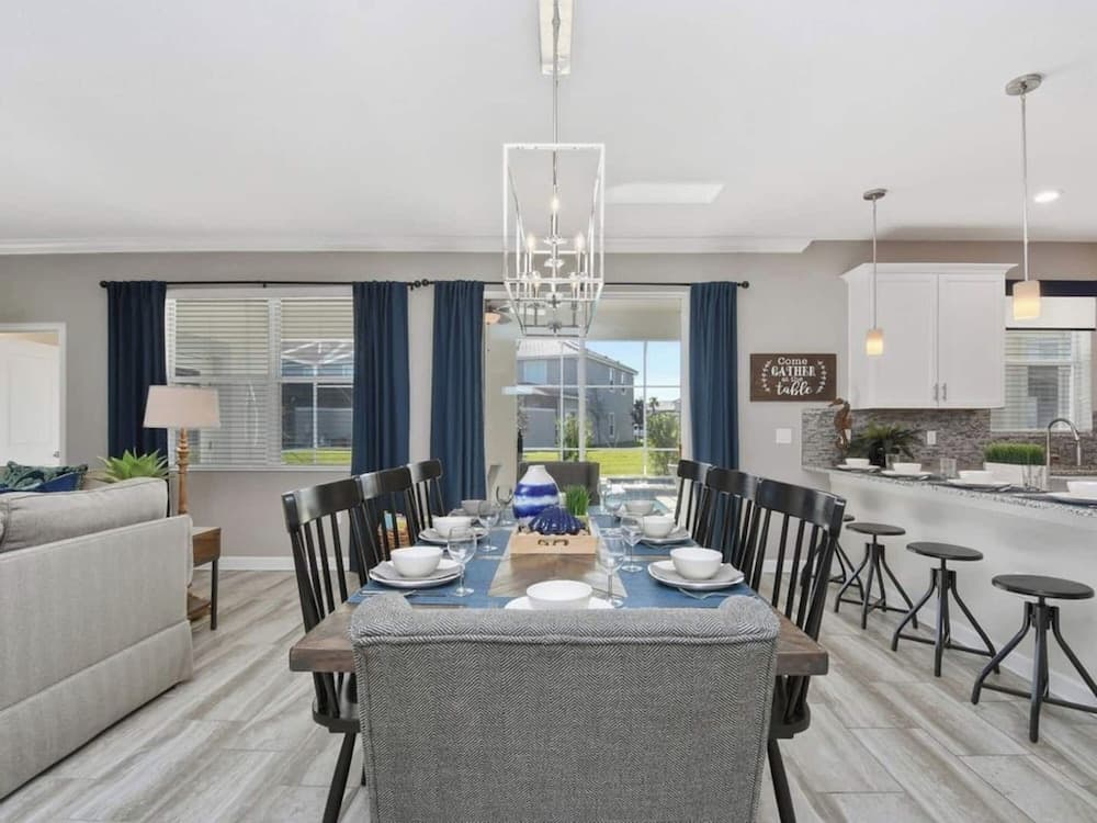 Sun Gathering House - Image 17