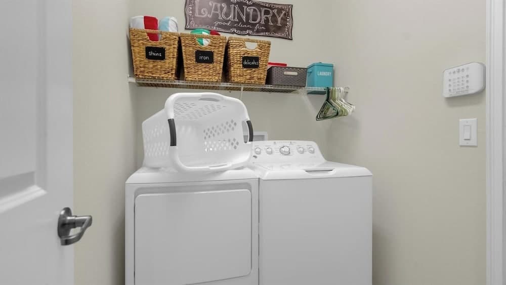 Sun Gathering House - Image 25