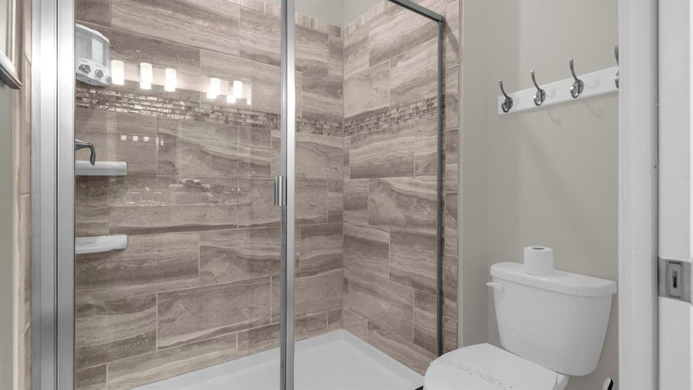 Sun Gathering House - Image 26