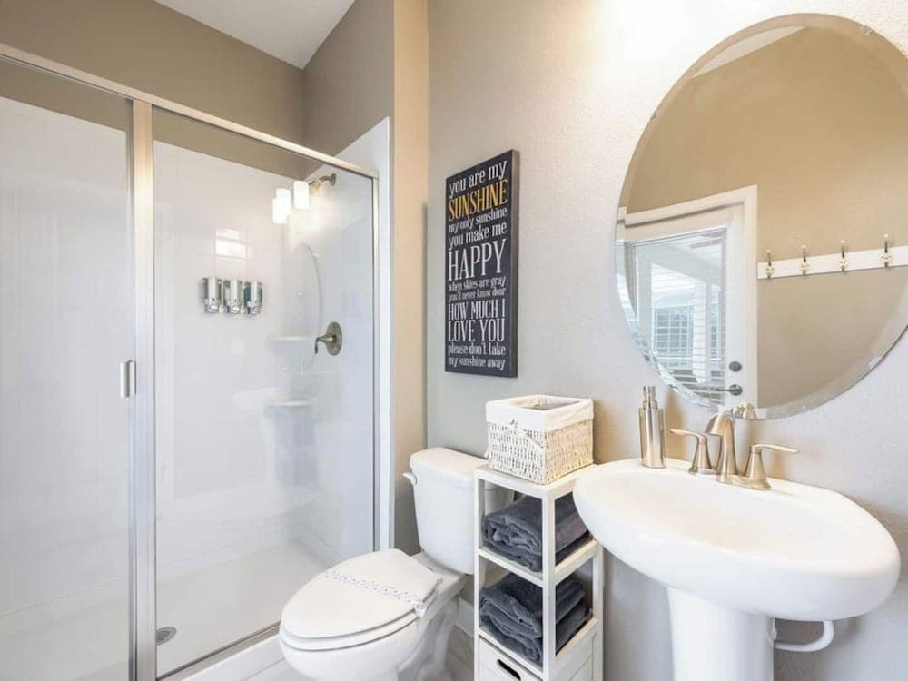 Sun Gathering House - Image 29