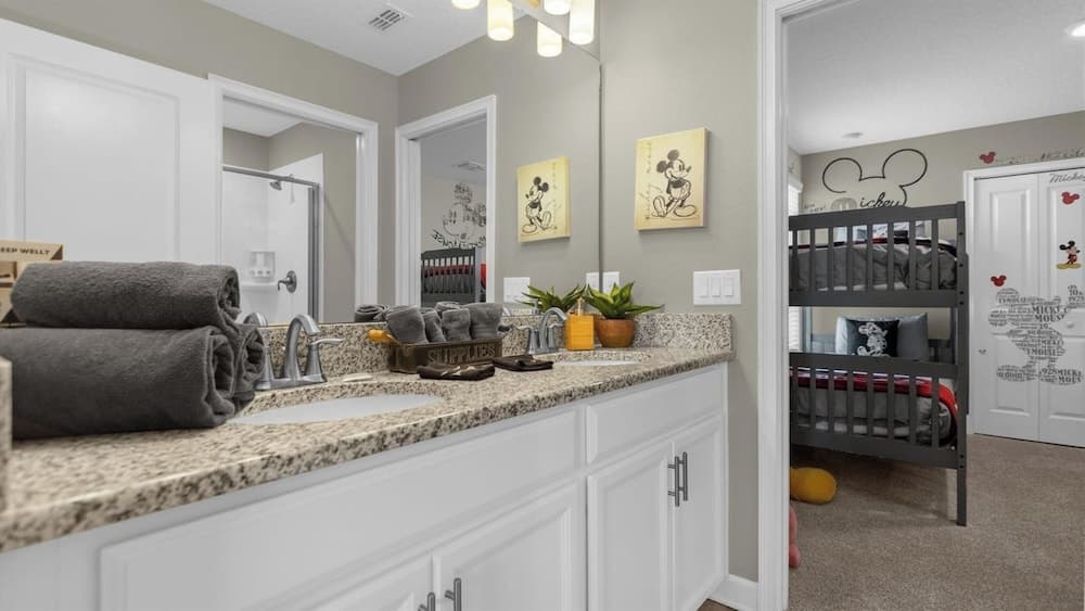 Sun Gathering House - Image 35