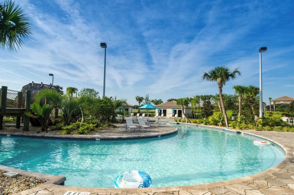 Sun Gathering House - Image 38