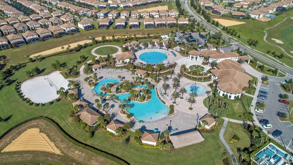 Sun Gathering House - Image 54