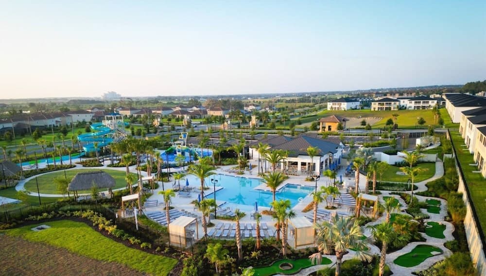 Sun Gathering House - Image 64