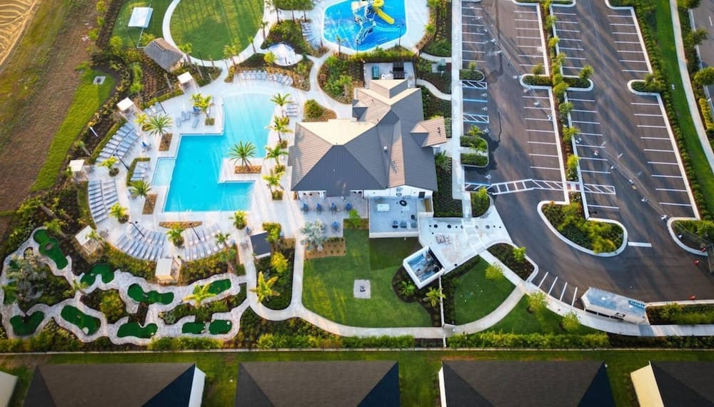 Sun Gathering House - Image 63