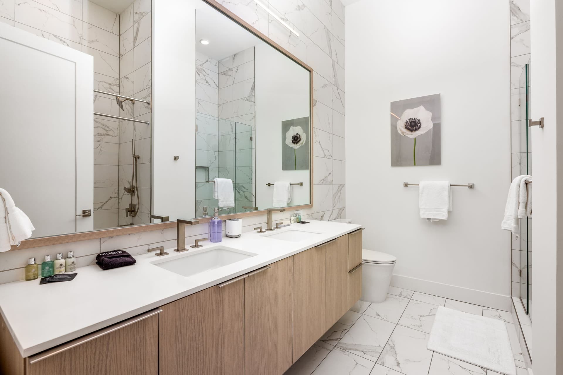 Sunrise Serenity Penthouse - Image 3