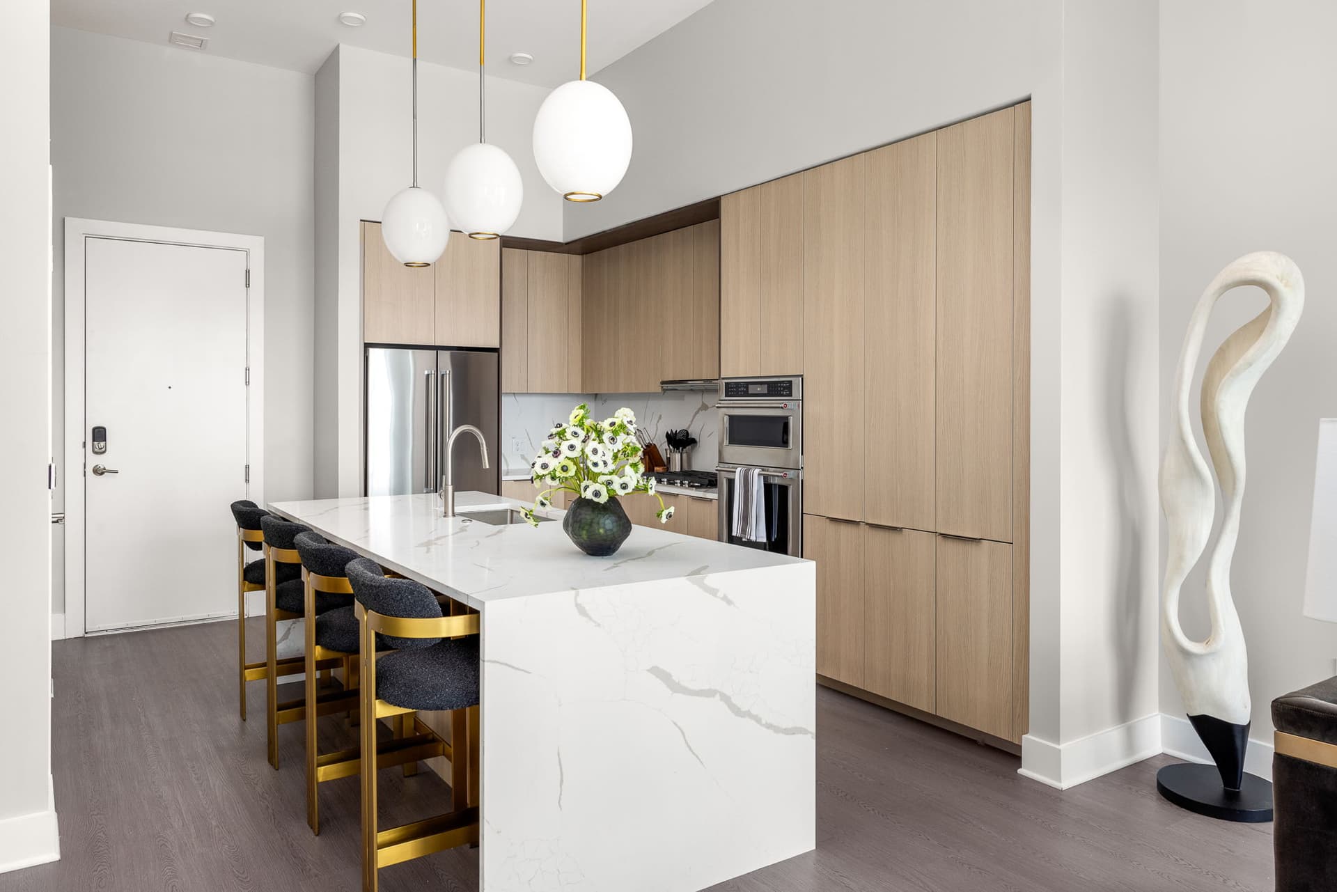 Sunrise Serenity Penthouse - Image 5