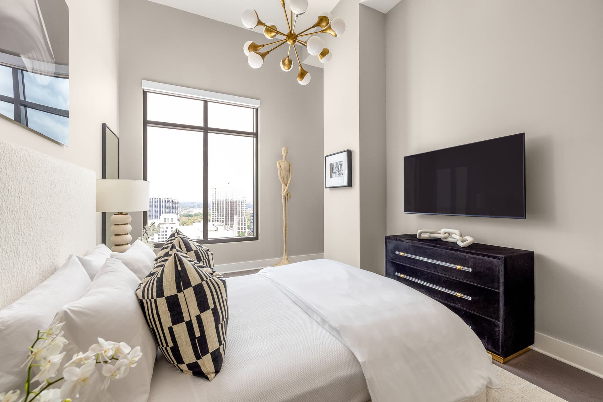 Sunrise Serenity Penthouse - Image 21