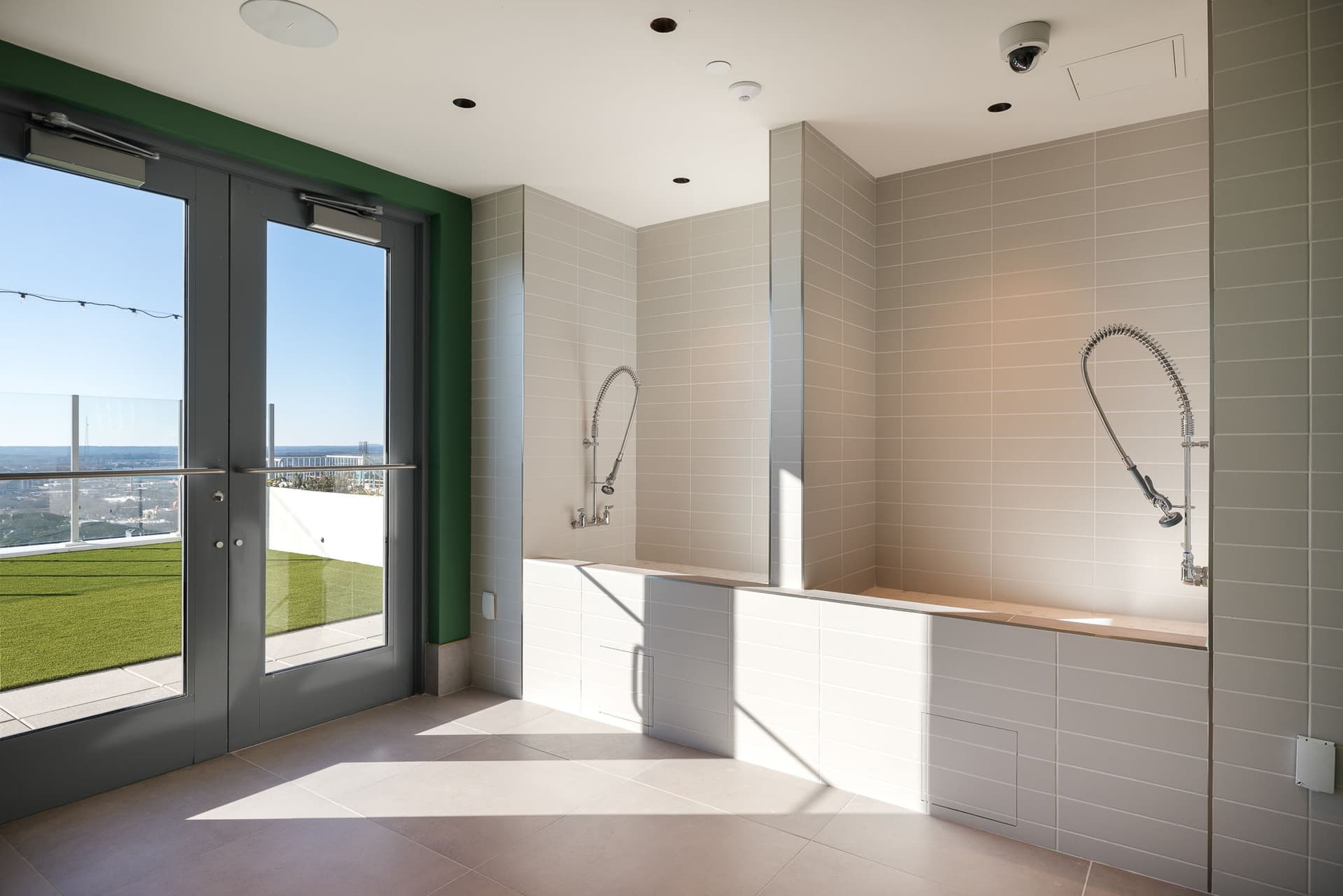 Sunrise Serenity Penthouse - Image 32