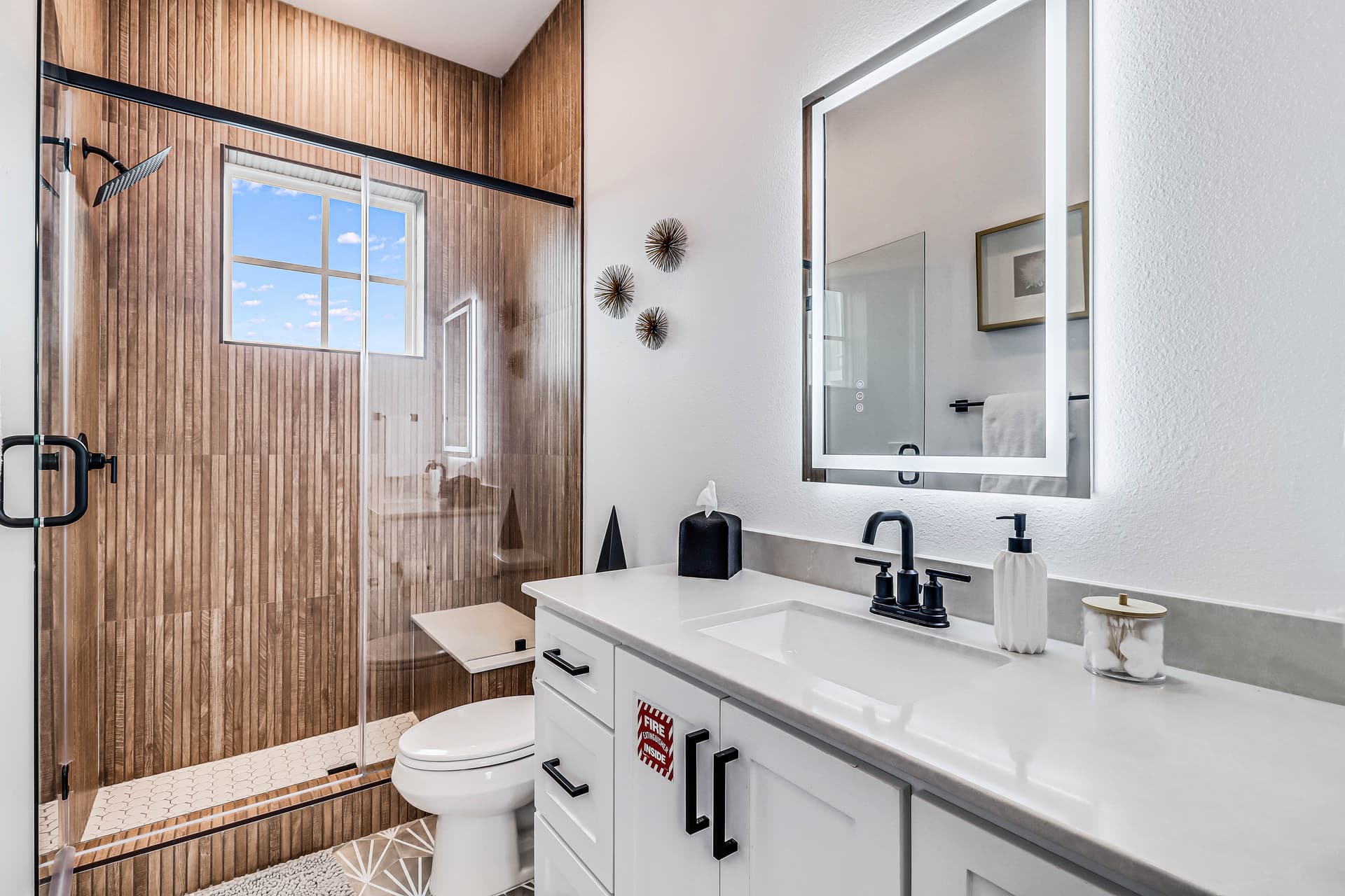 Suns Out Buns Out - Image 29