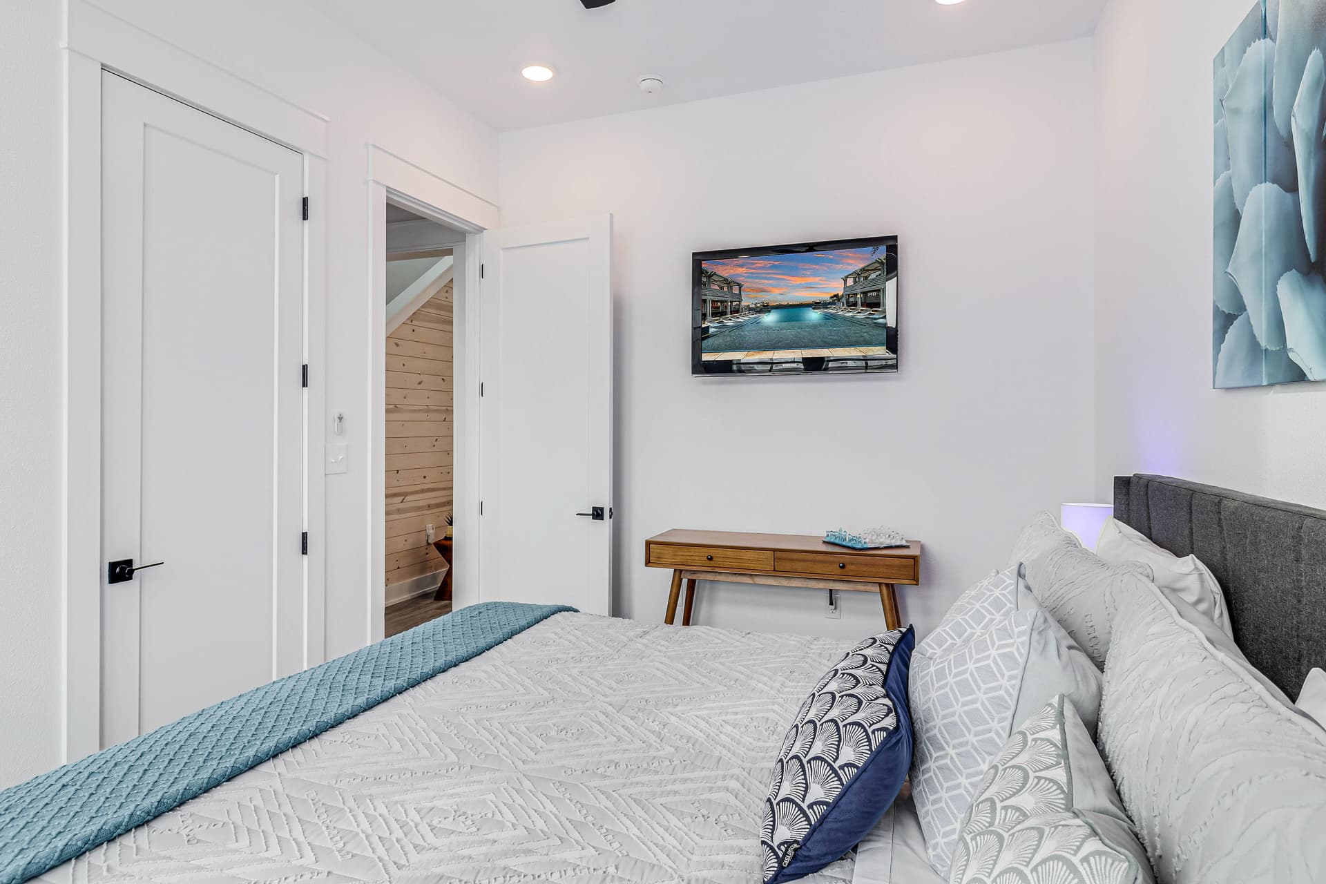 Suns Out Buns Out - Image 20