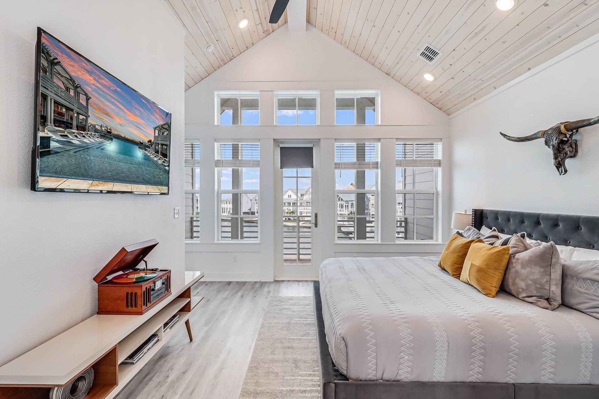 Suns Out Buns Out - Image 24