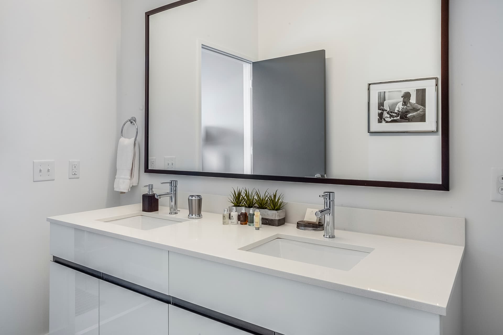 Sunset Boulevard - Image 14