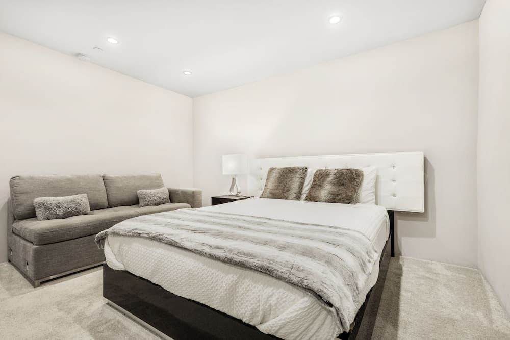 Sunset Heights Modern Villa - Image 2