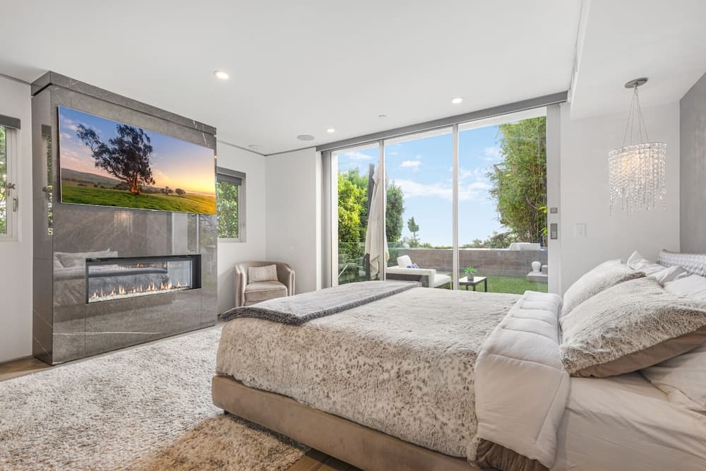 Sunset Heights Modern Villa - Image 3