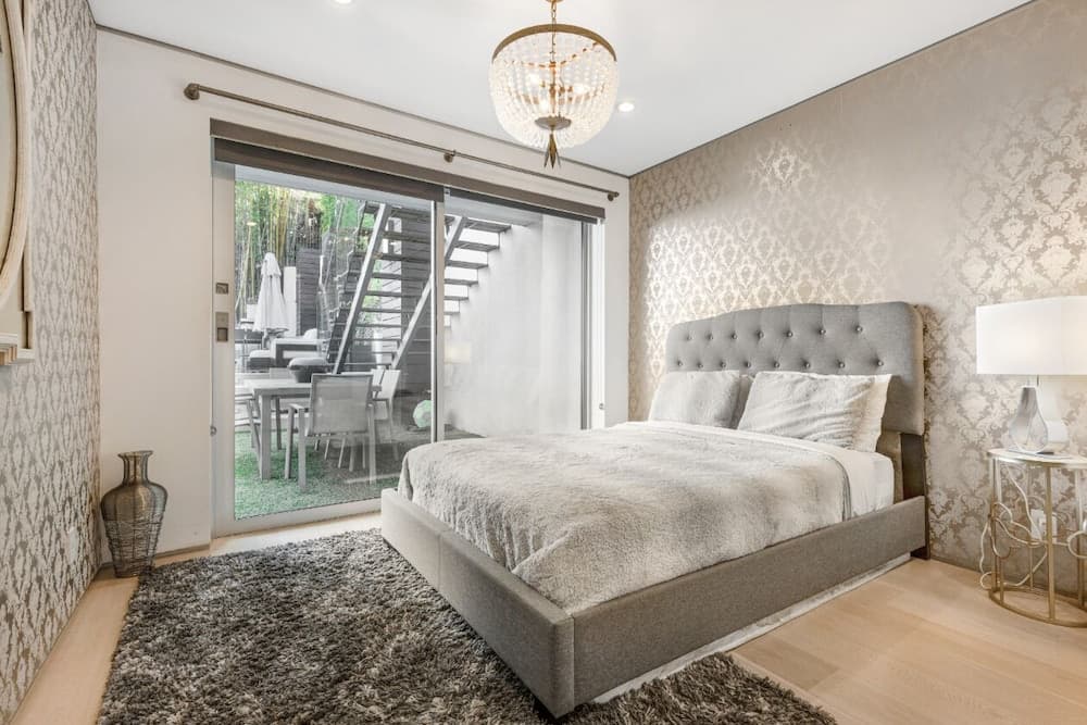 Sunset Heights Modern Villa - Image 4