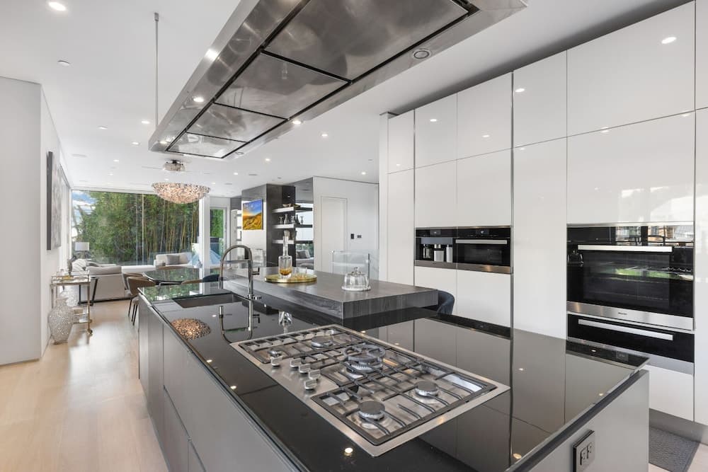 Sunset Heights Modern Villa - Image 7