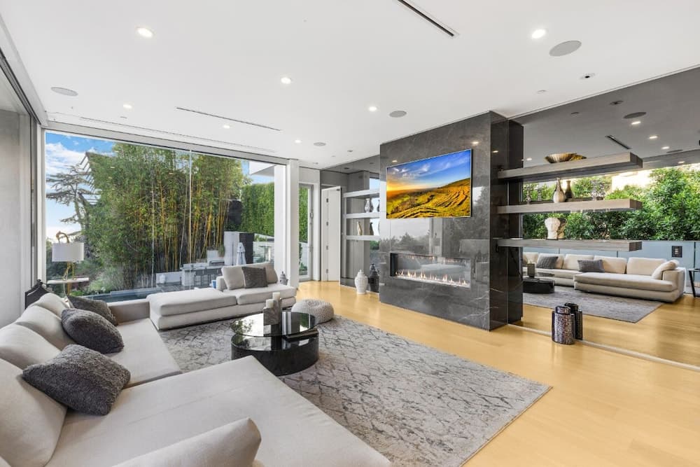 Sunset Heights Modern Villa - Image 4