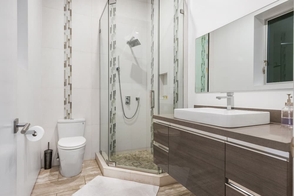 Sunset Heights Modern Villa - Image 14