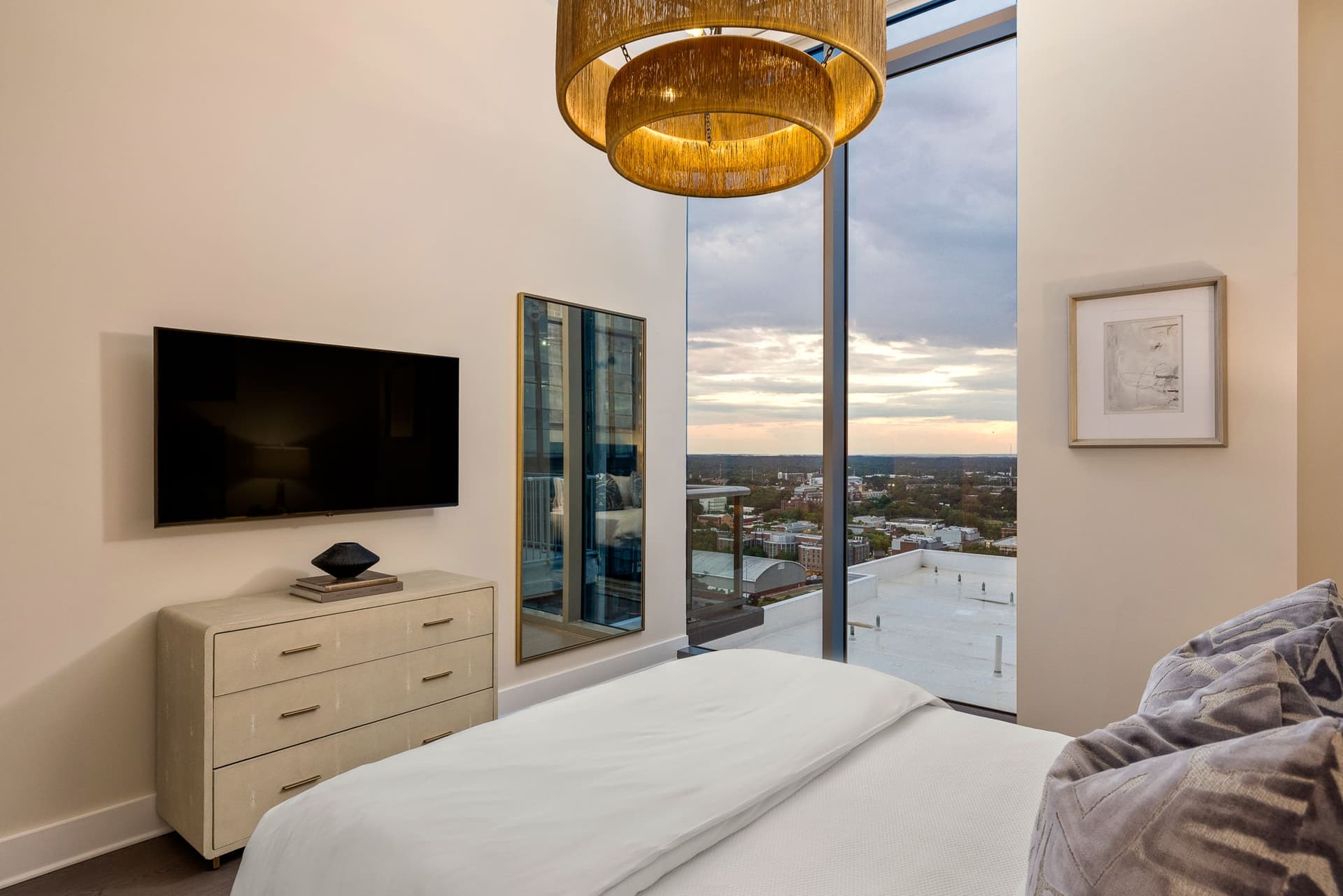 Sunset Horizon Penthouse - Image 18