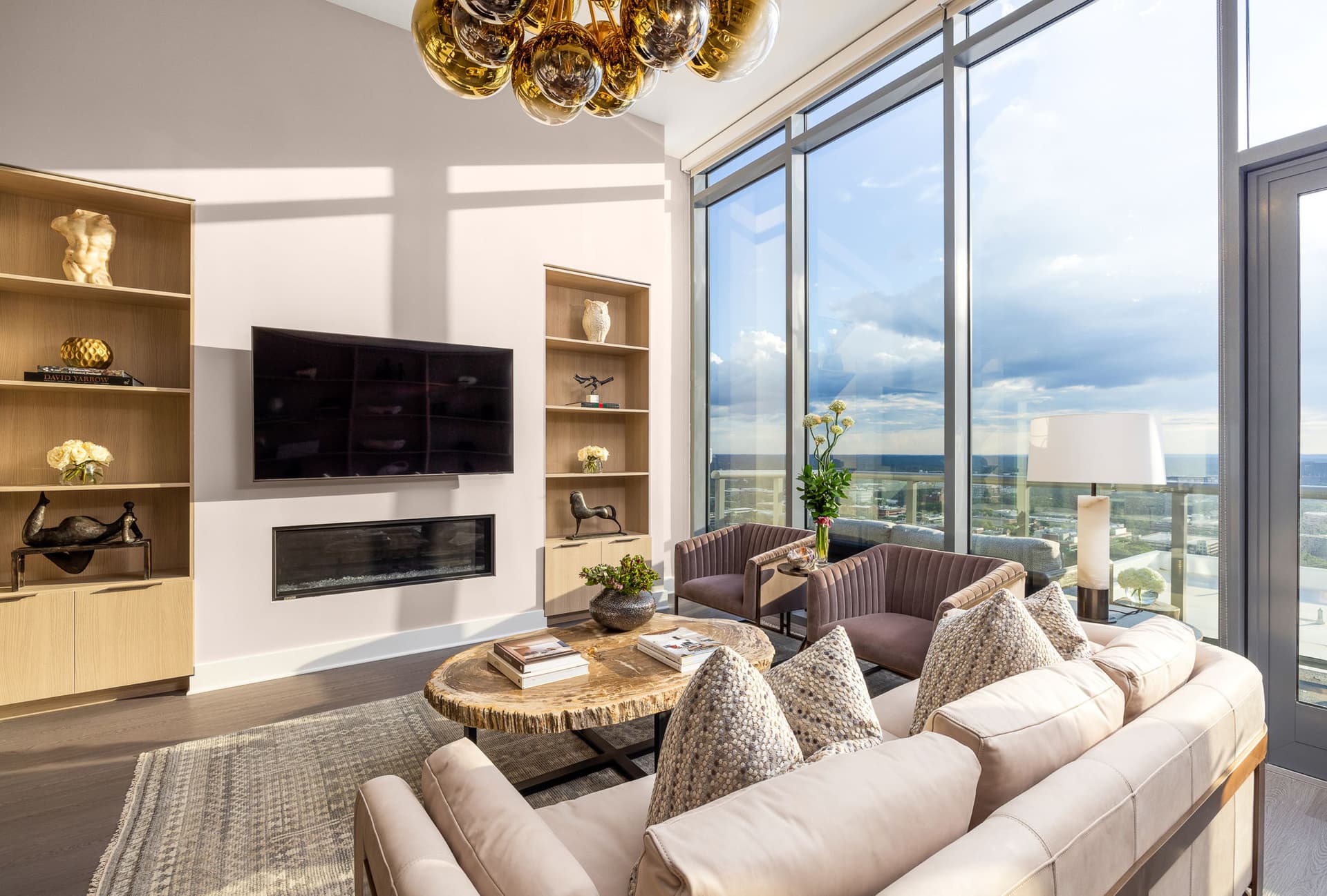 Sunset Horizon Penthouse - Image 23