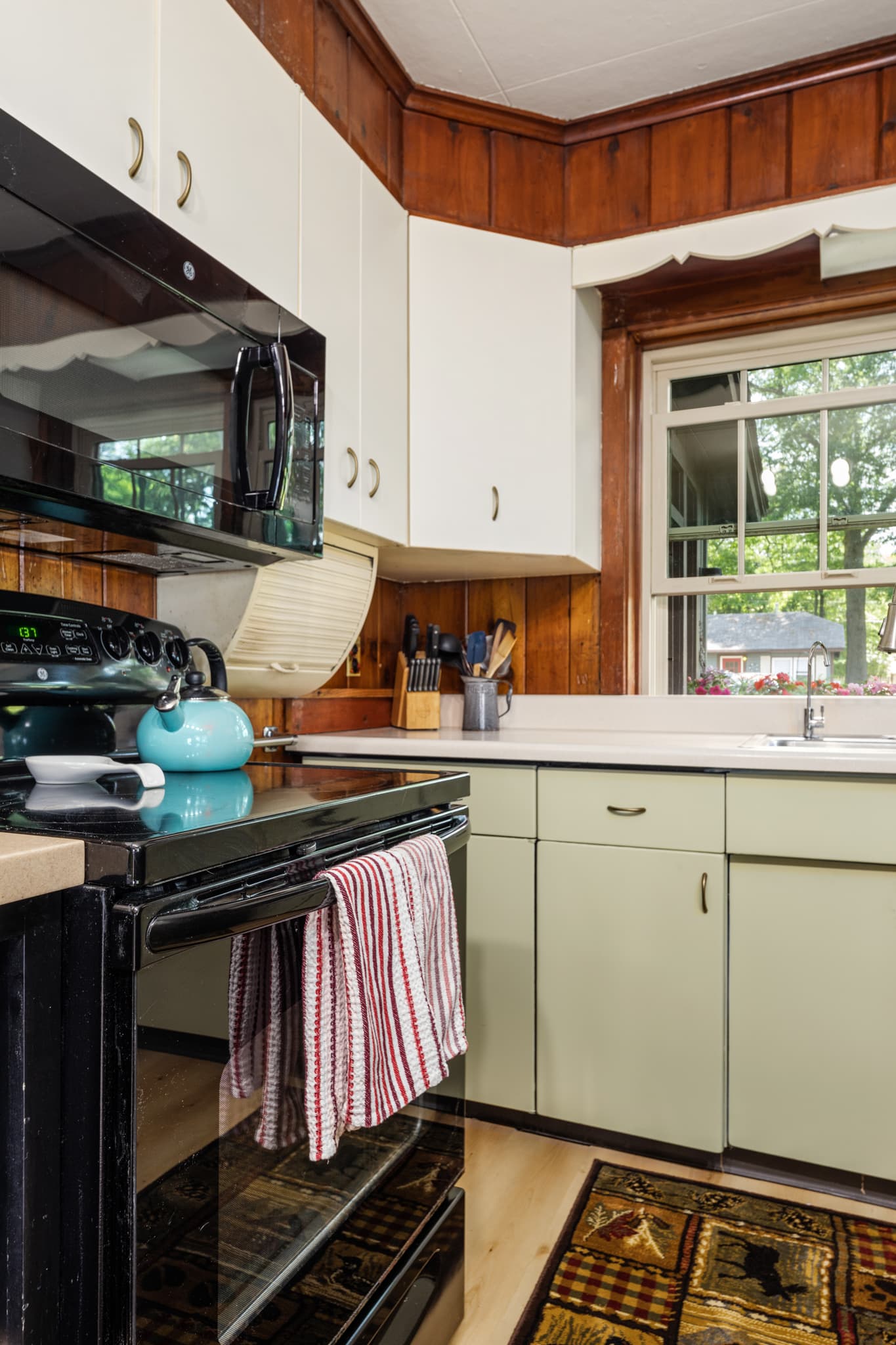 Whispering Pines Hideaway - Image 11