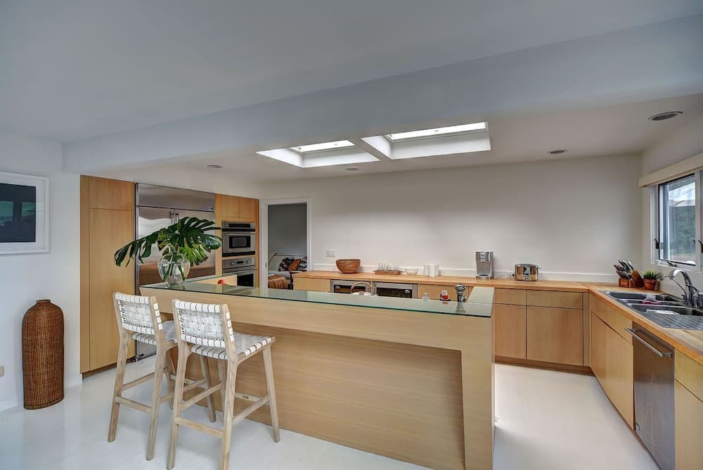 Sunset Beachfront Villa - Image 5