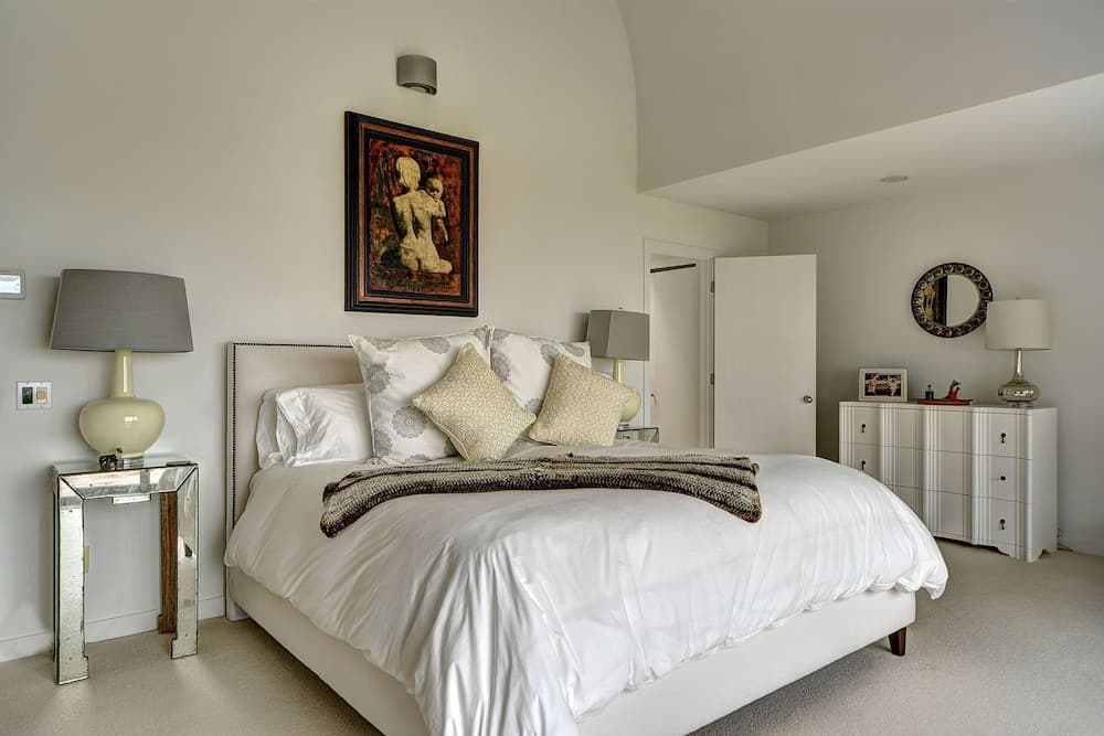 Sunset Beachfront Villa - Image 20