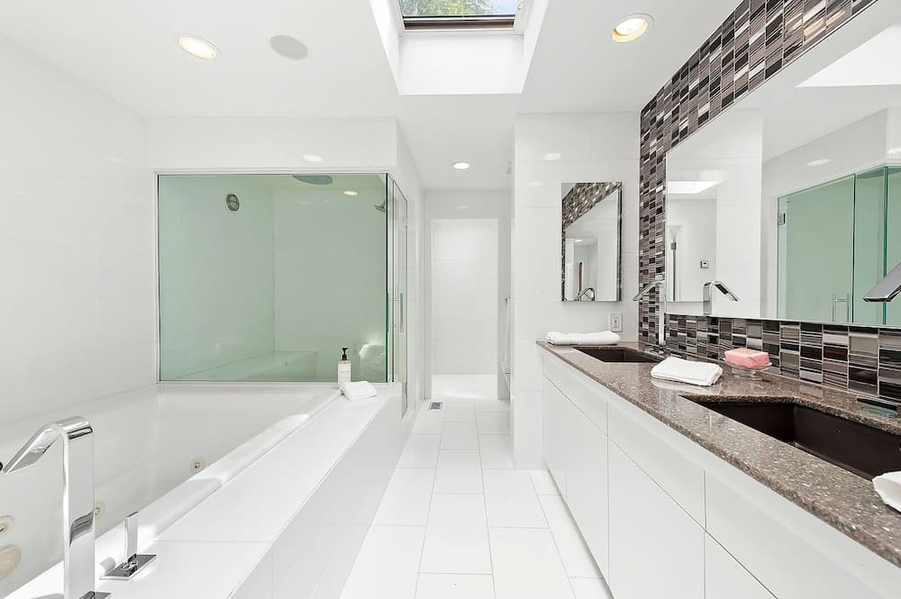 Sunset Beachfront Villa - Image 29