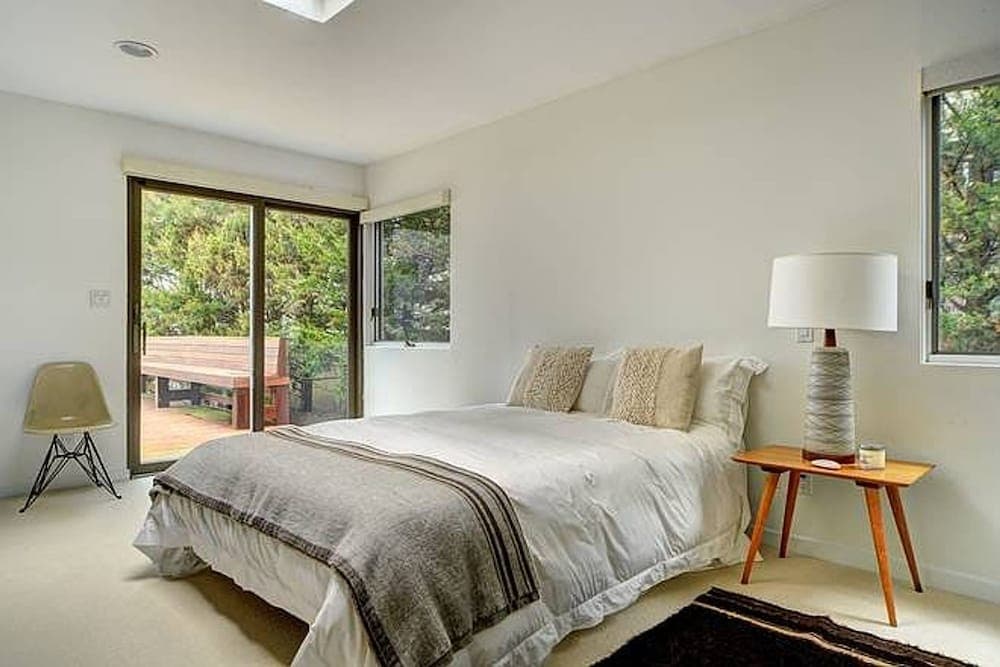 Sunset Beachfront Villa - Image 26