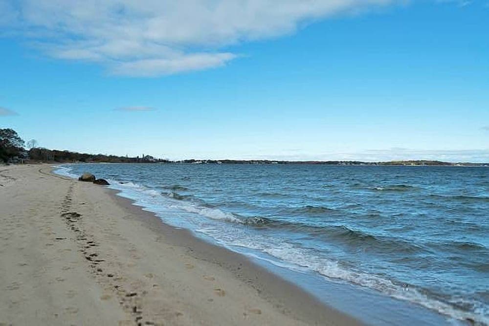 Sunset Beachfront Villa - Image 54