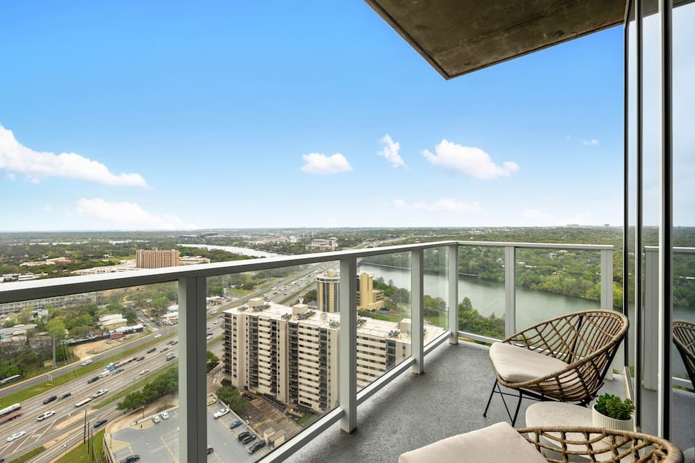 Sunshine Condo in Downtown Austin - Image 2