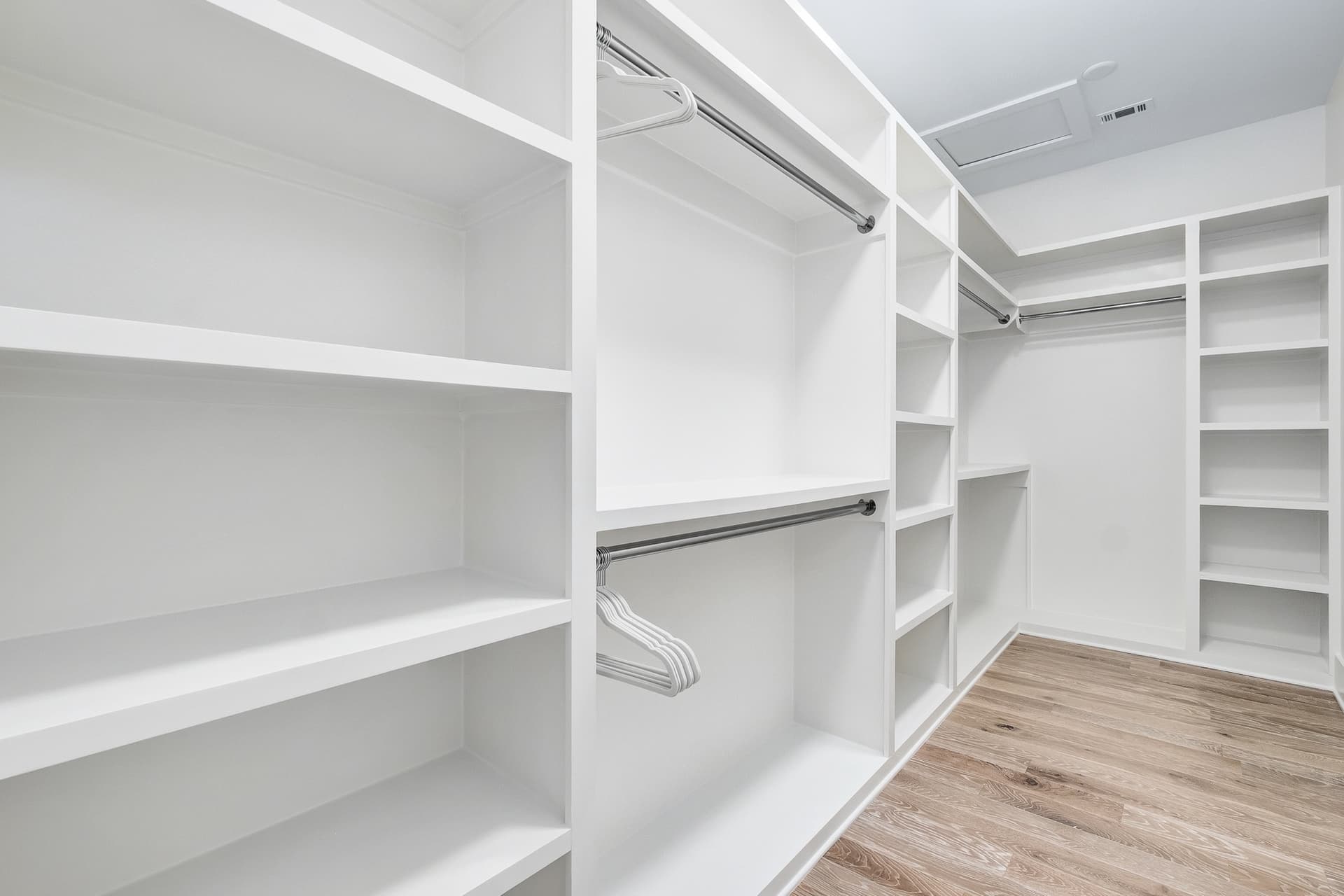 Emerald Le Luxe - Image 37