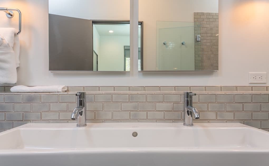 Lake Cabin #11 - Image 17