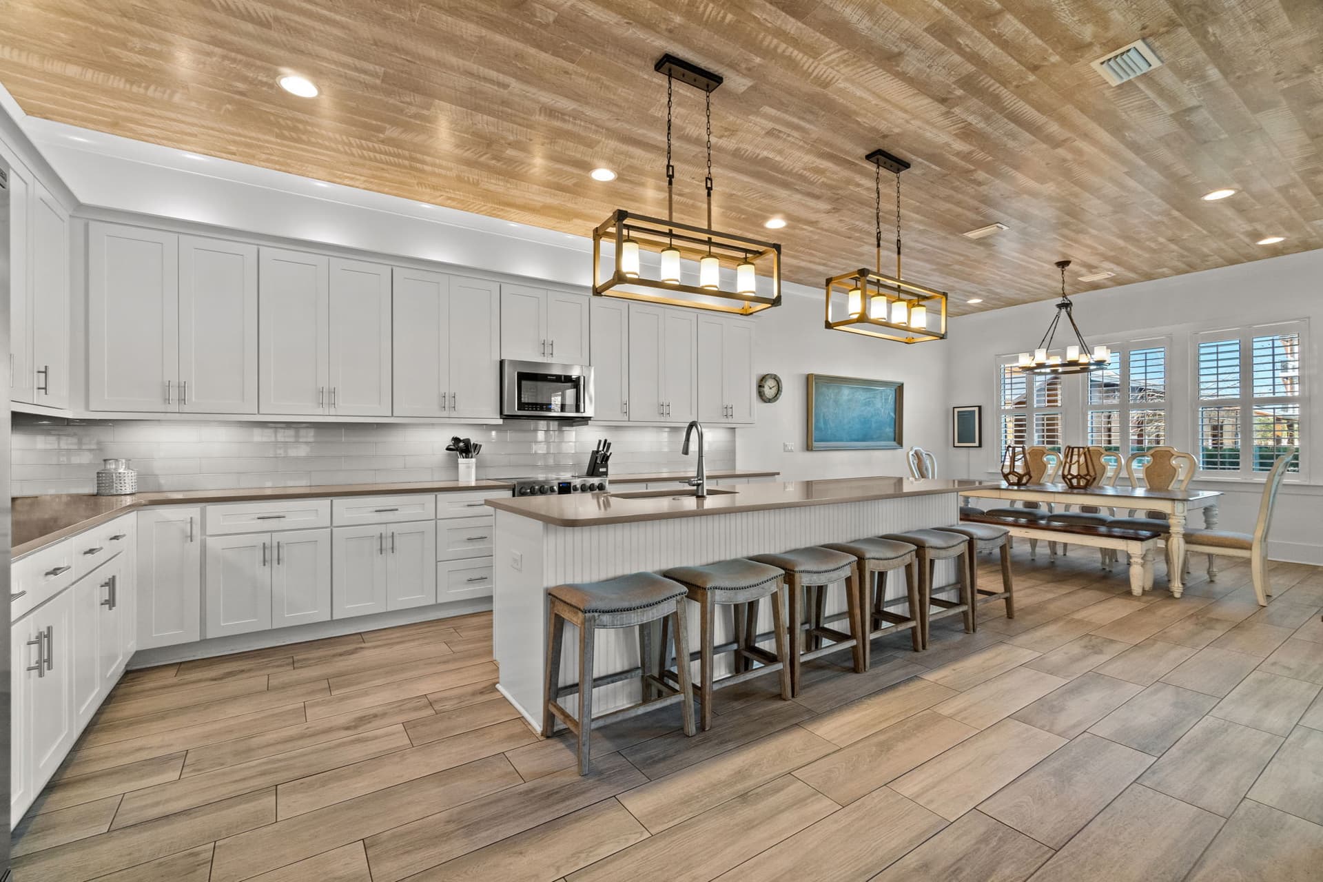 Breezy Manor - Image 12