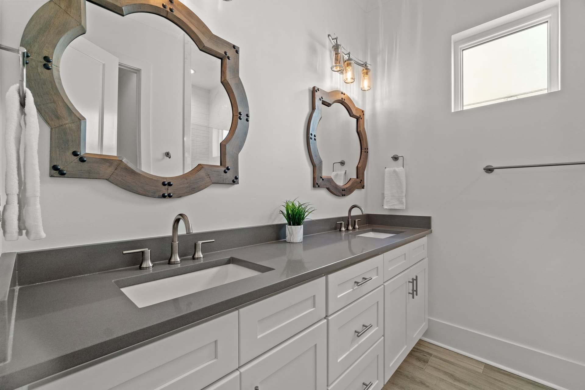 Breezy Manor - Image 22