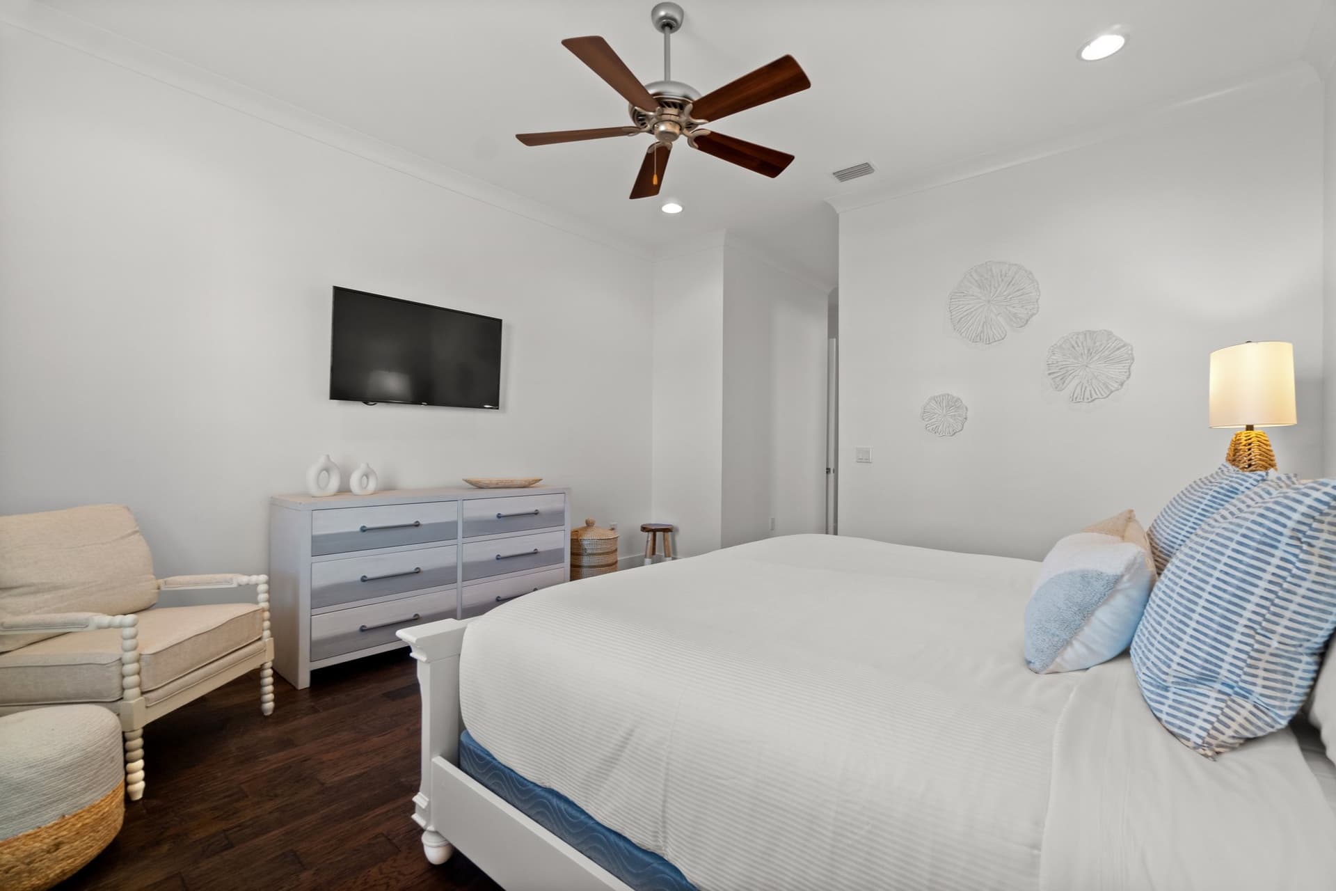 Breezy Manor - Image 23