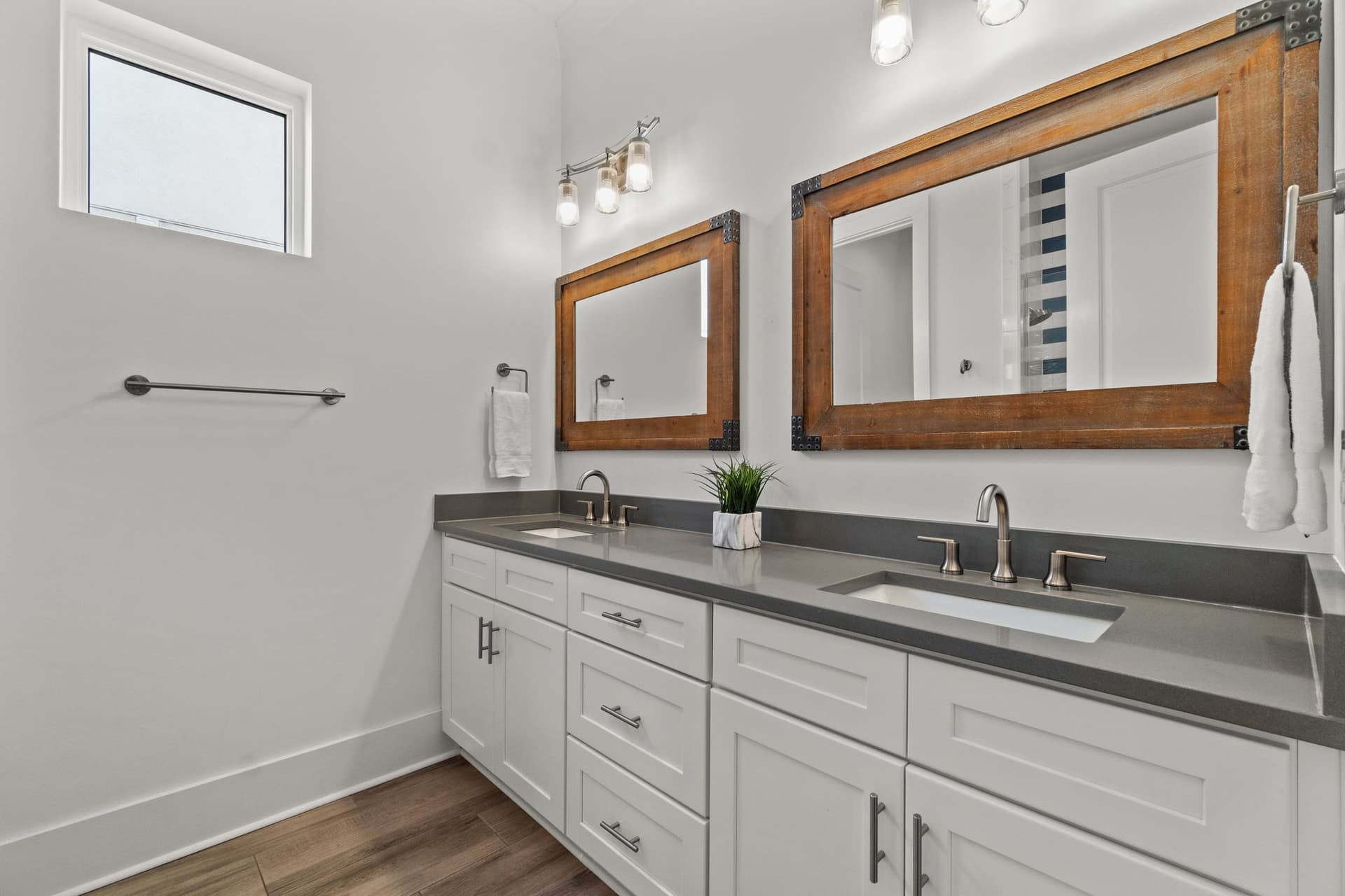 Breezy Manor - Image 24