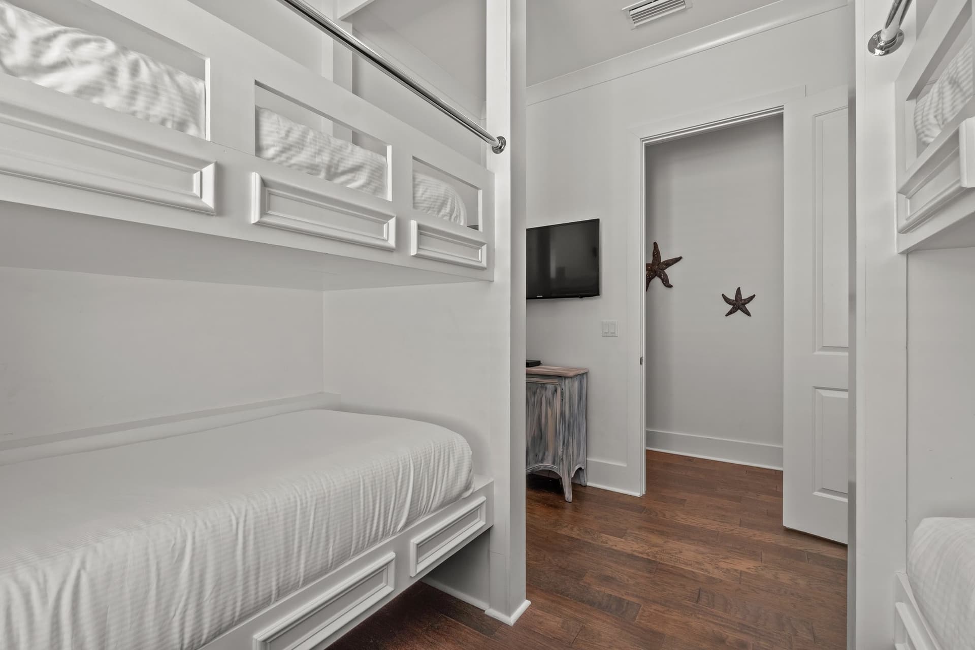 Breezy Manor - Image 30