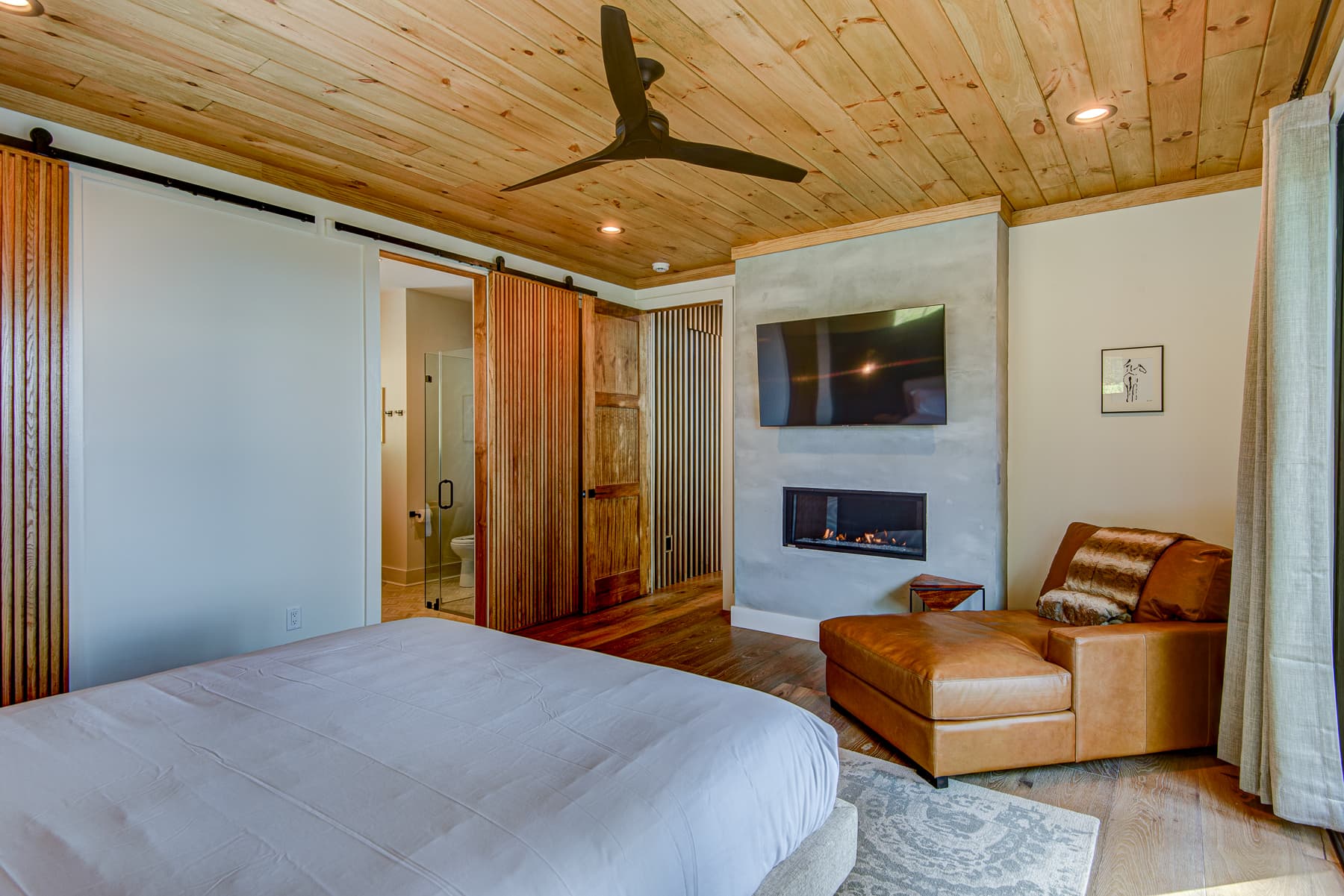 Bear Cave - Image 17