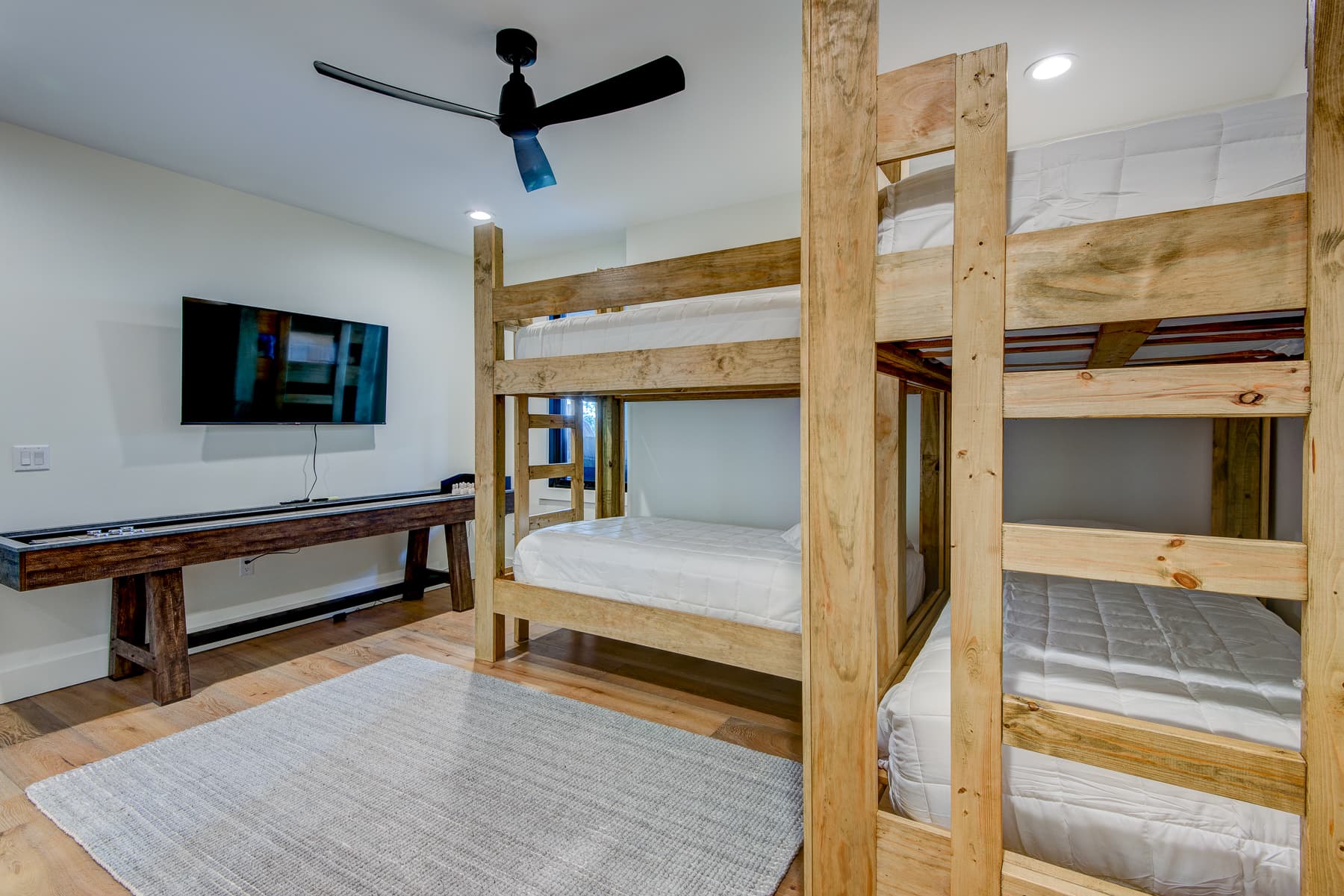 Bear Cave - Image 33